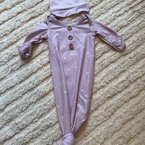 Caden Lane baby outfit, size 0-3 months, comes with hat and bow!!